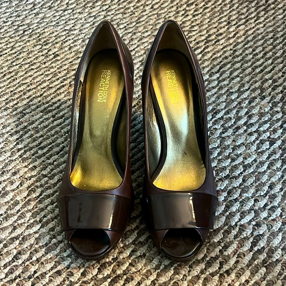 Kenneth Cole Reaction dark brown peep toe pumps size 9.5